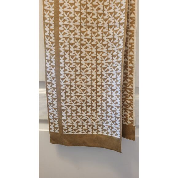 Michael Kors Reversible Scarf Beige & Cream Signature Scarf 64" L x 9.5" W - Picture 7 of 8